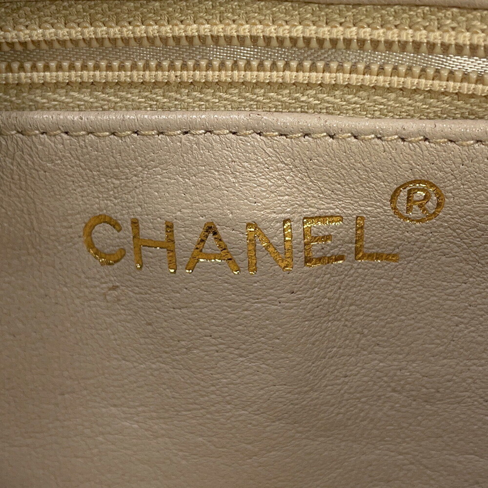 CHANEL Cream Leather Logo Shoulder Bag - Picture 16 of 16